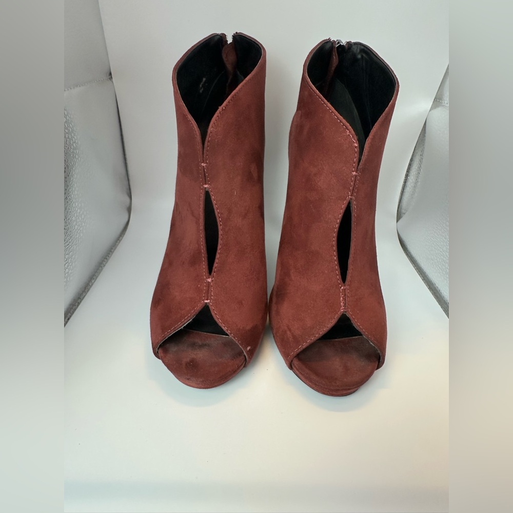 Nicole Miller maroon suede open-toe heels Size 7.5